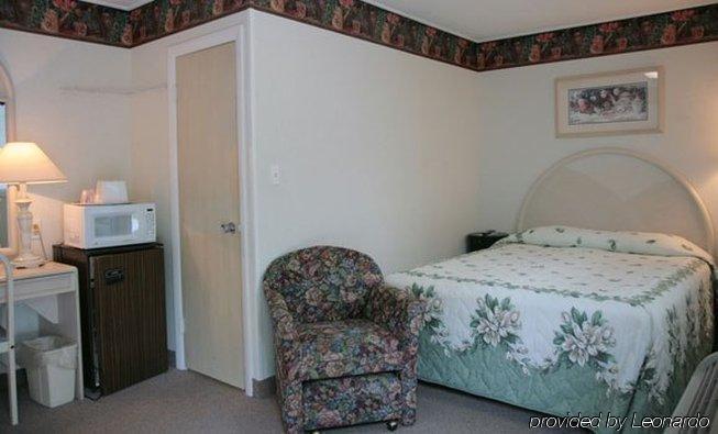 Heights Motor Motel 3*